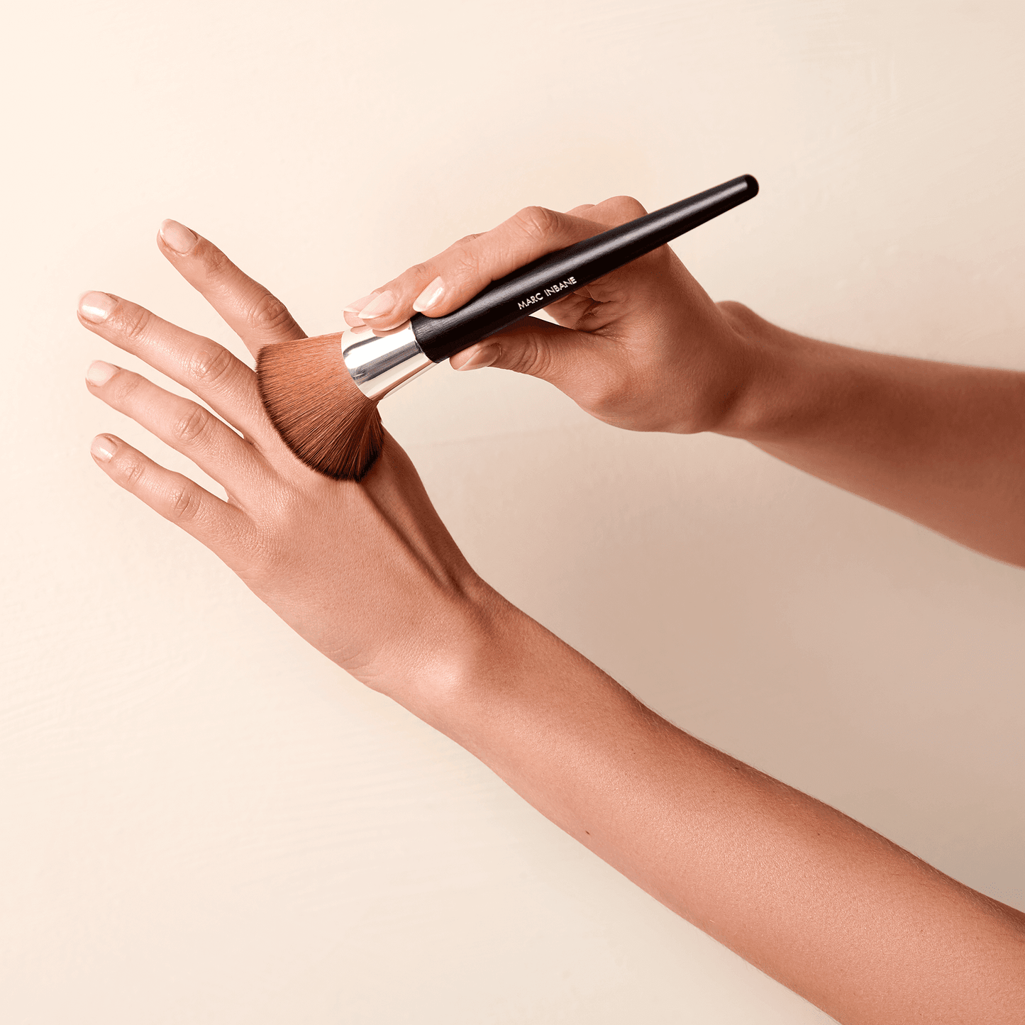 Marc inbane powder brush